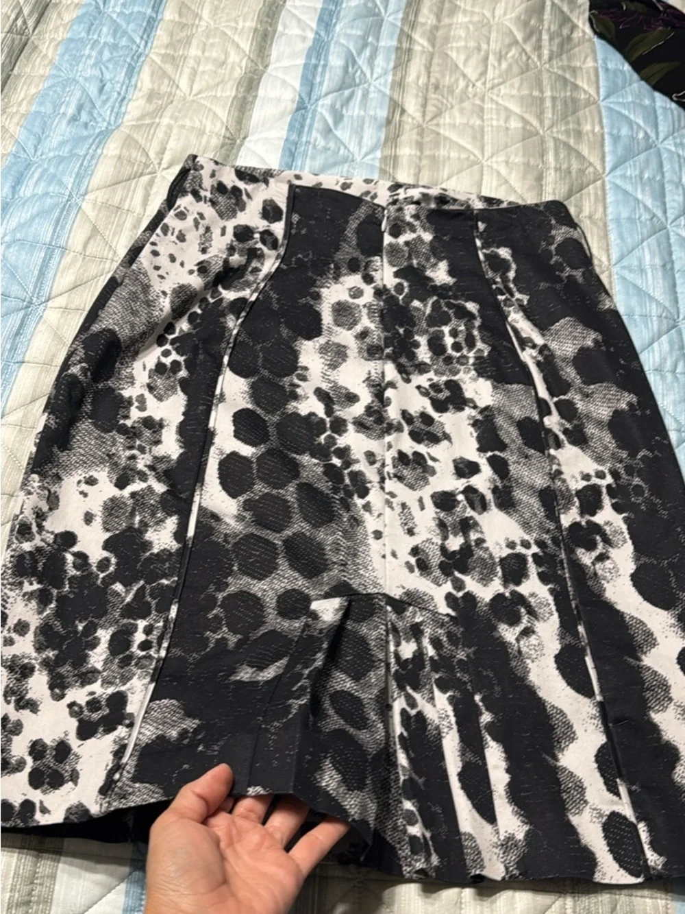 Worthington Black and White Abstract Pencil Skirt